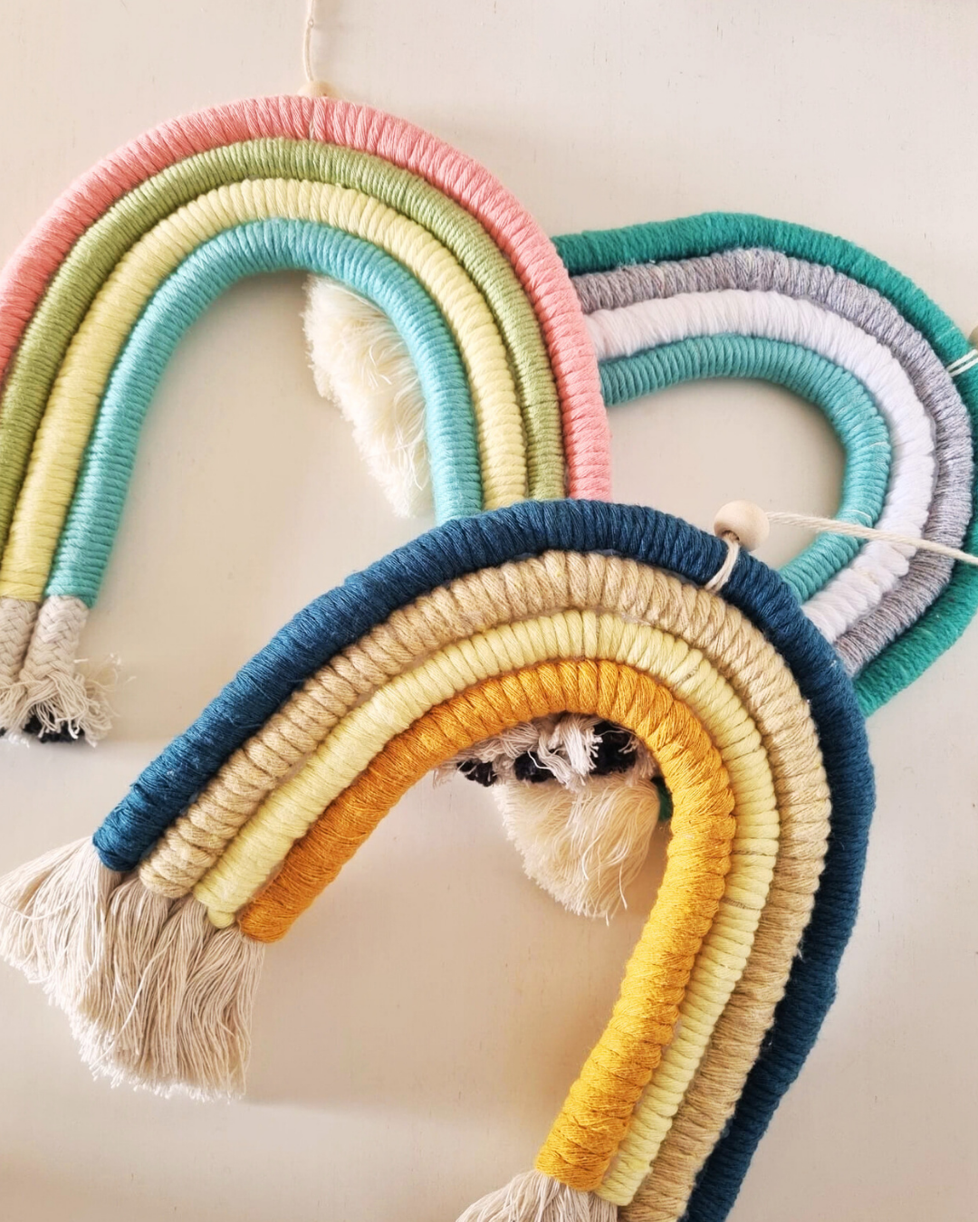 Arco-Íris em Macramé Multicolor 20x20cm