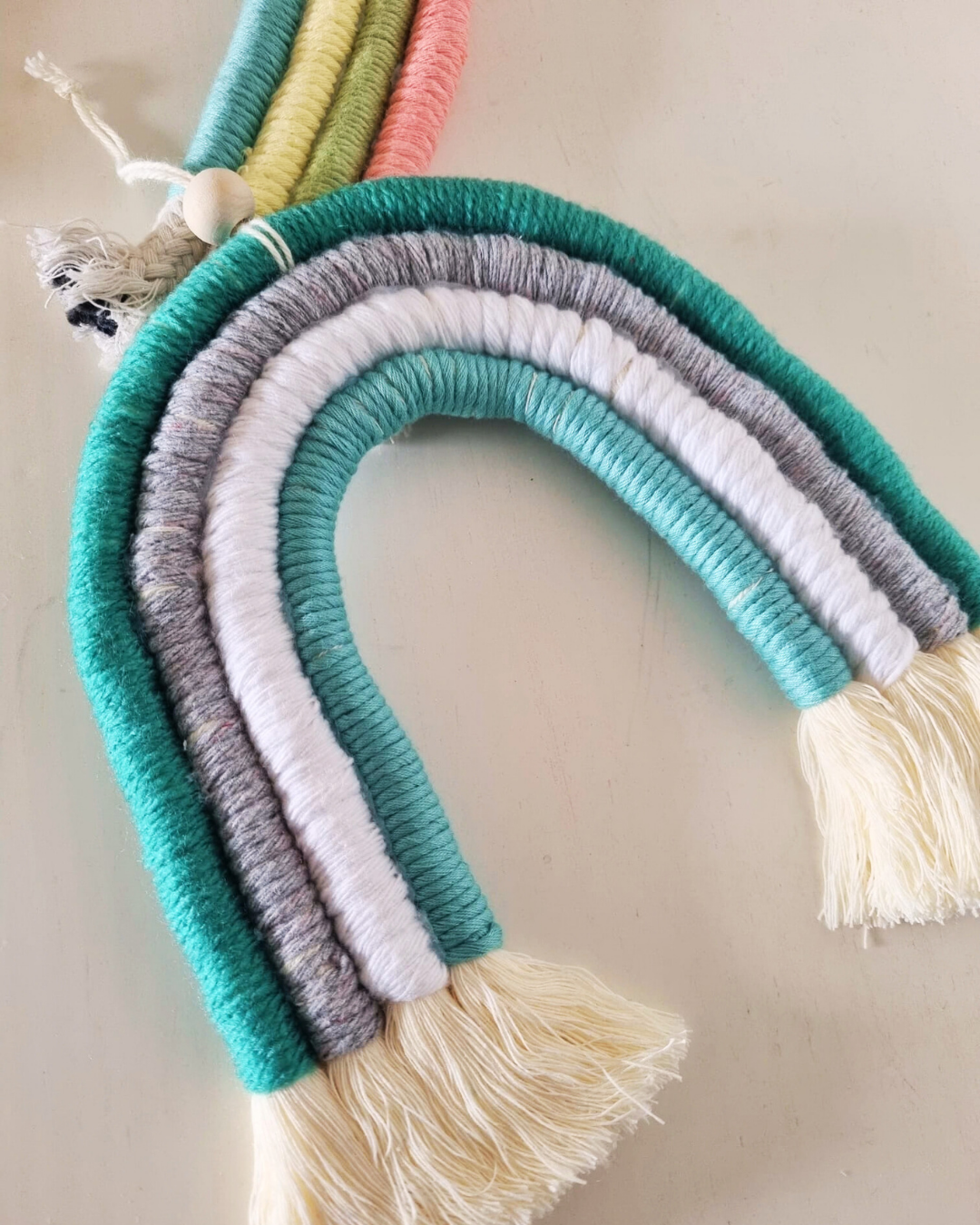 Arco-Íris em Macramé Multicolor 20x20cm