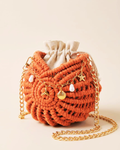 Bolsa Búzio Terracota - detalhe dos charms e interior