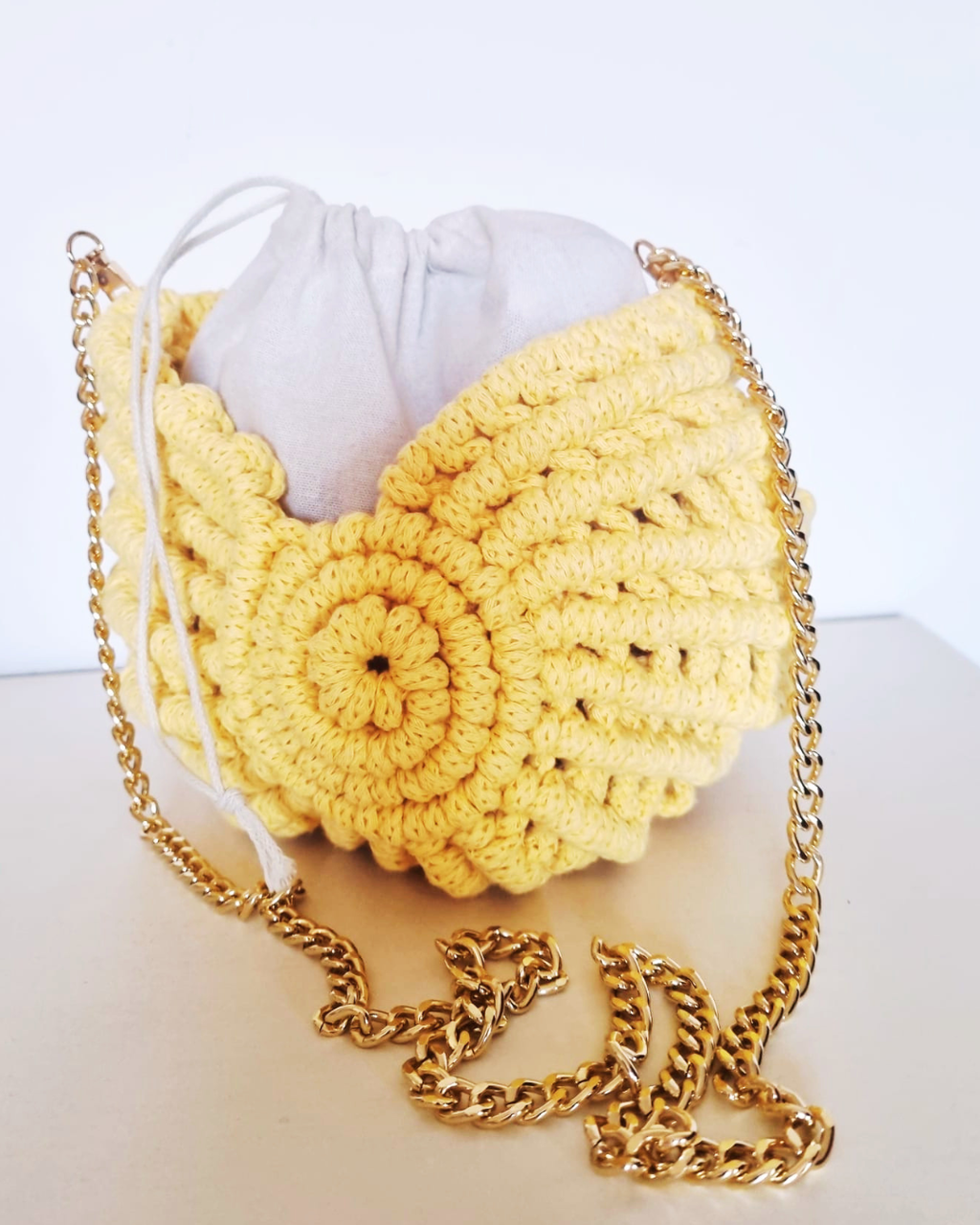 Bolsa Búzio Amarelo Manteiga - detalhe do saco interior em linho amovível