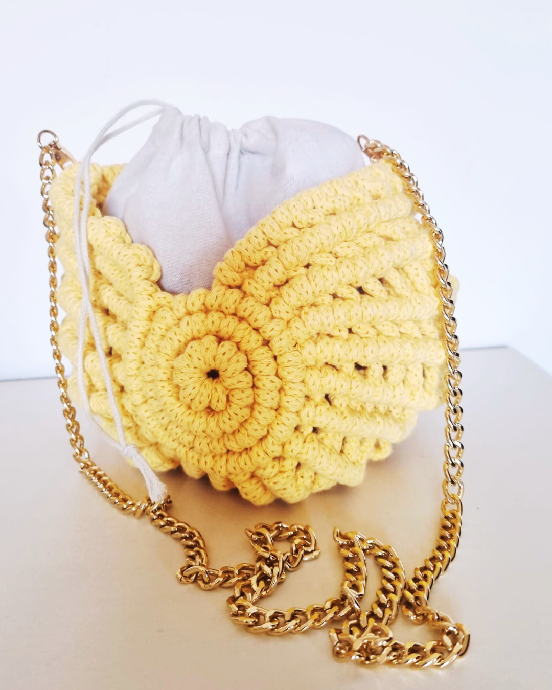 Bolsa Búzio Amarelo Manteiga - detalhe do saco interior em linho amovível