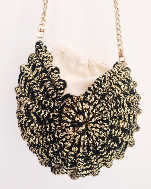 Bolsa Búzio Dourado e Preto | Macramé