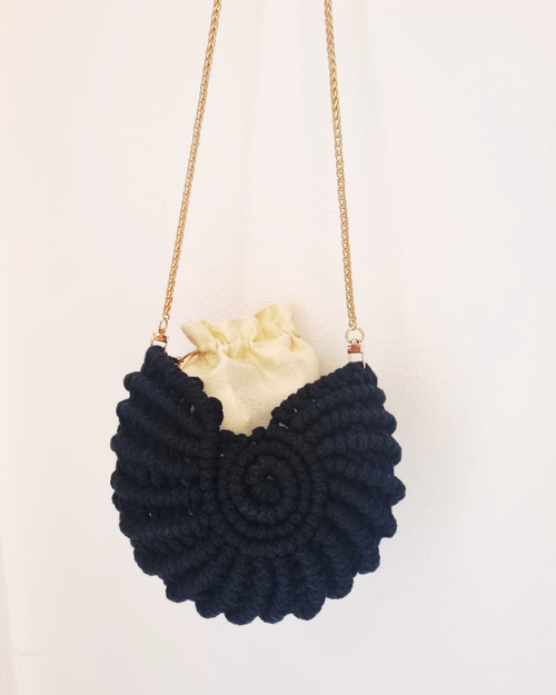 Bolsa Búzio Black Pearl com Charms Marinhos