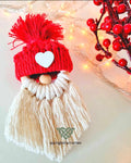 Decorações de Natal em macramé artesanal dispostas em madeira — Pai Natal, grinalda e floco de neve feitos à mão | Jungle Macramé