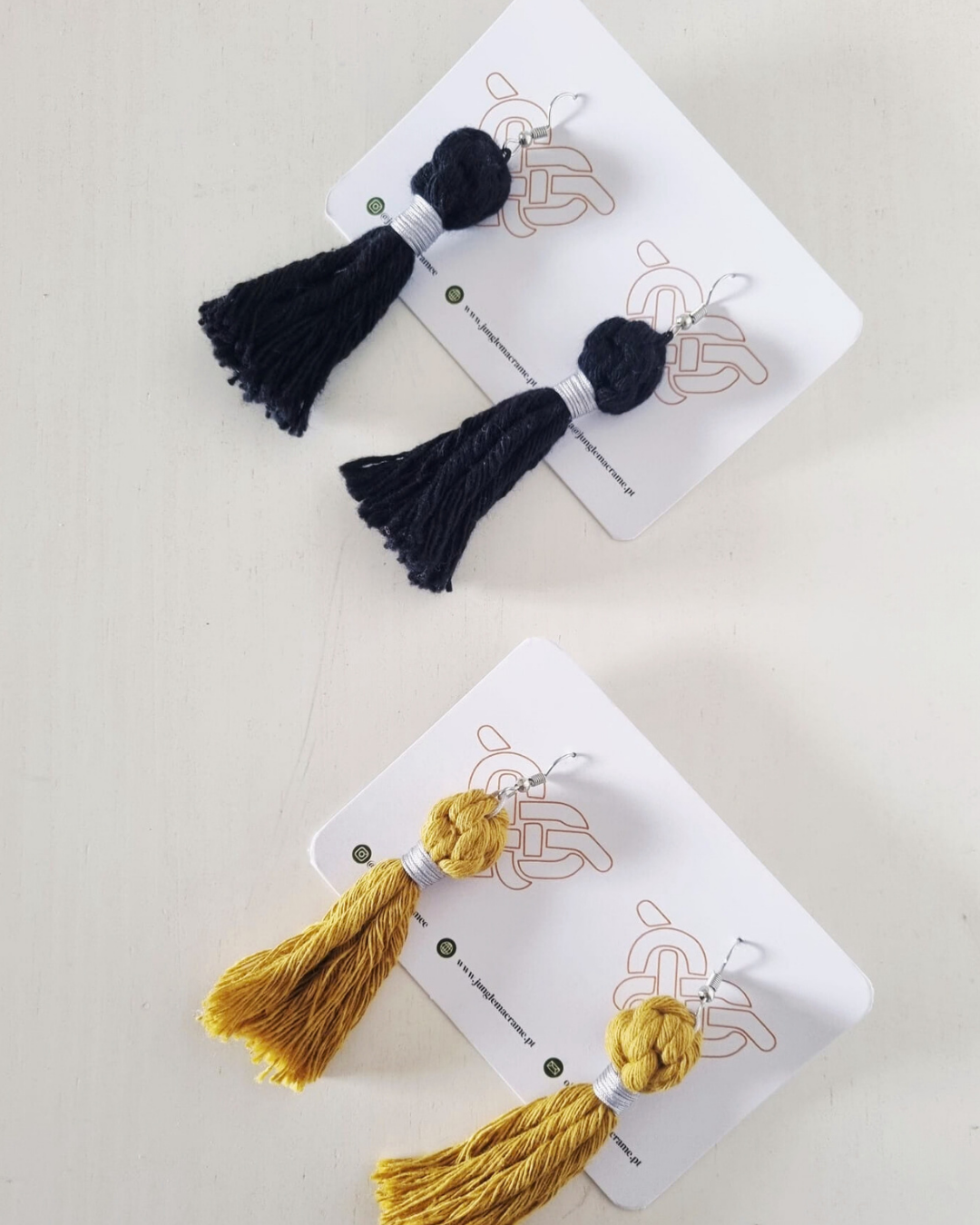 Brincos Ultra-Leves 8cm Mostarda e Preto - Últimos 2 Pares