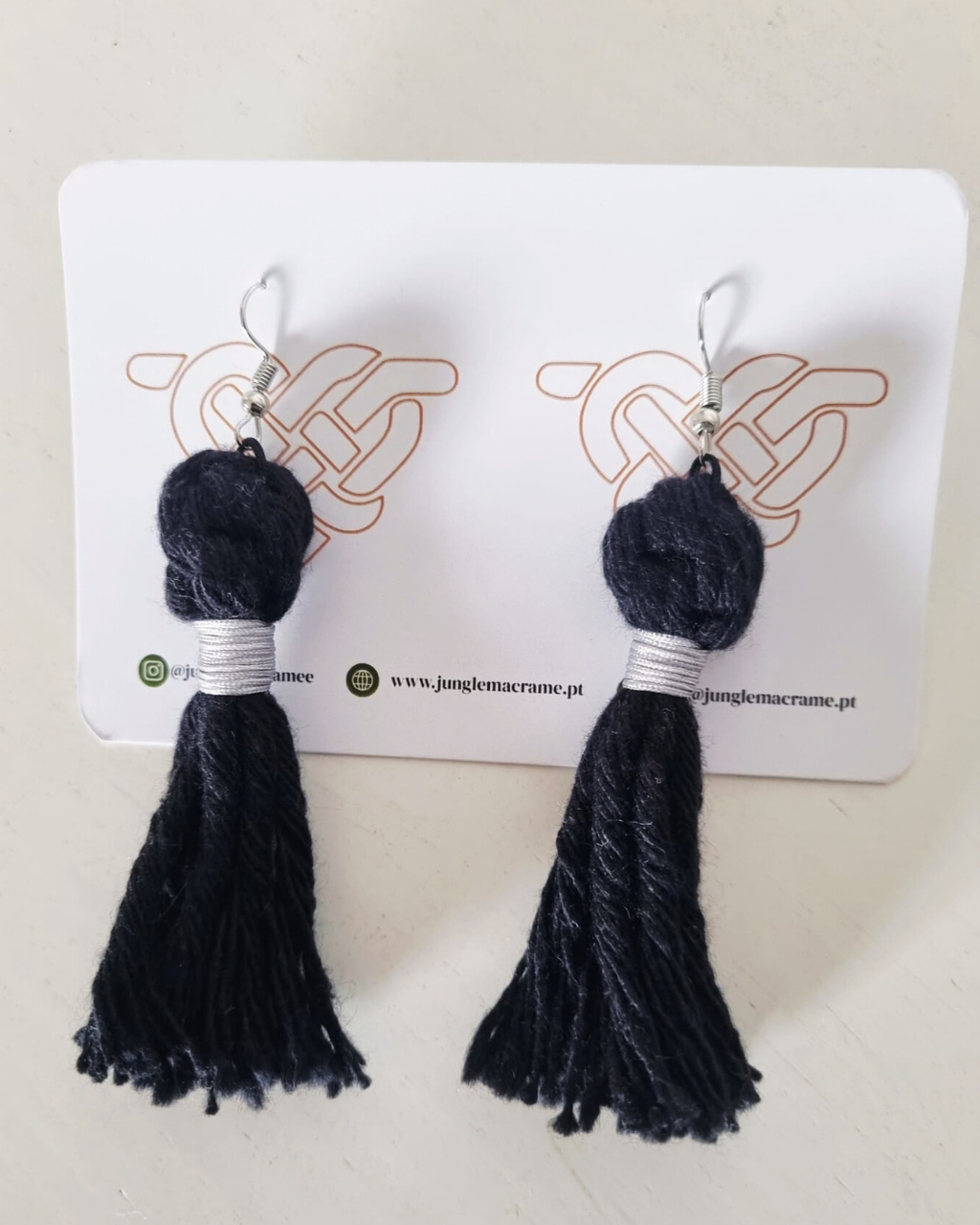 Brincos Ultra-Leves 8cm Mostarda e Preto - Últimos 2 Pares