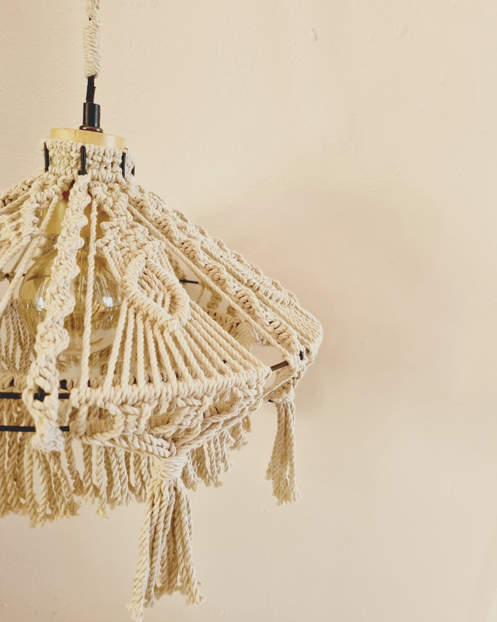 Candeeiro de Tecto em Macramé