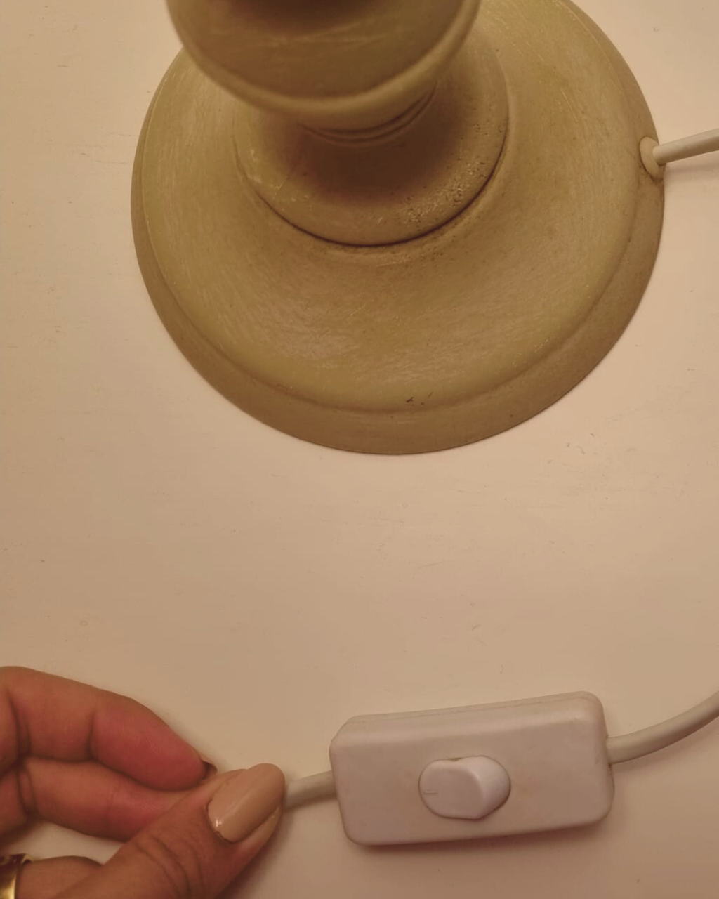 Candeeiro de Mesa | Estrutura em Madeira | Abajur em Macramé | 100% algodão