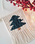 Painel Árvore de Natal Pixel em Macramé 30 × 20 cm